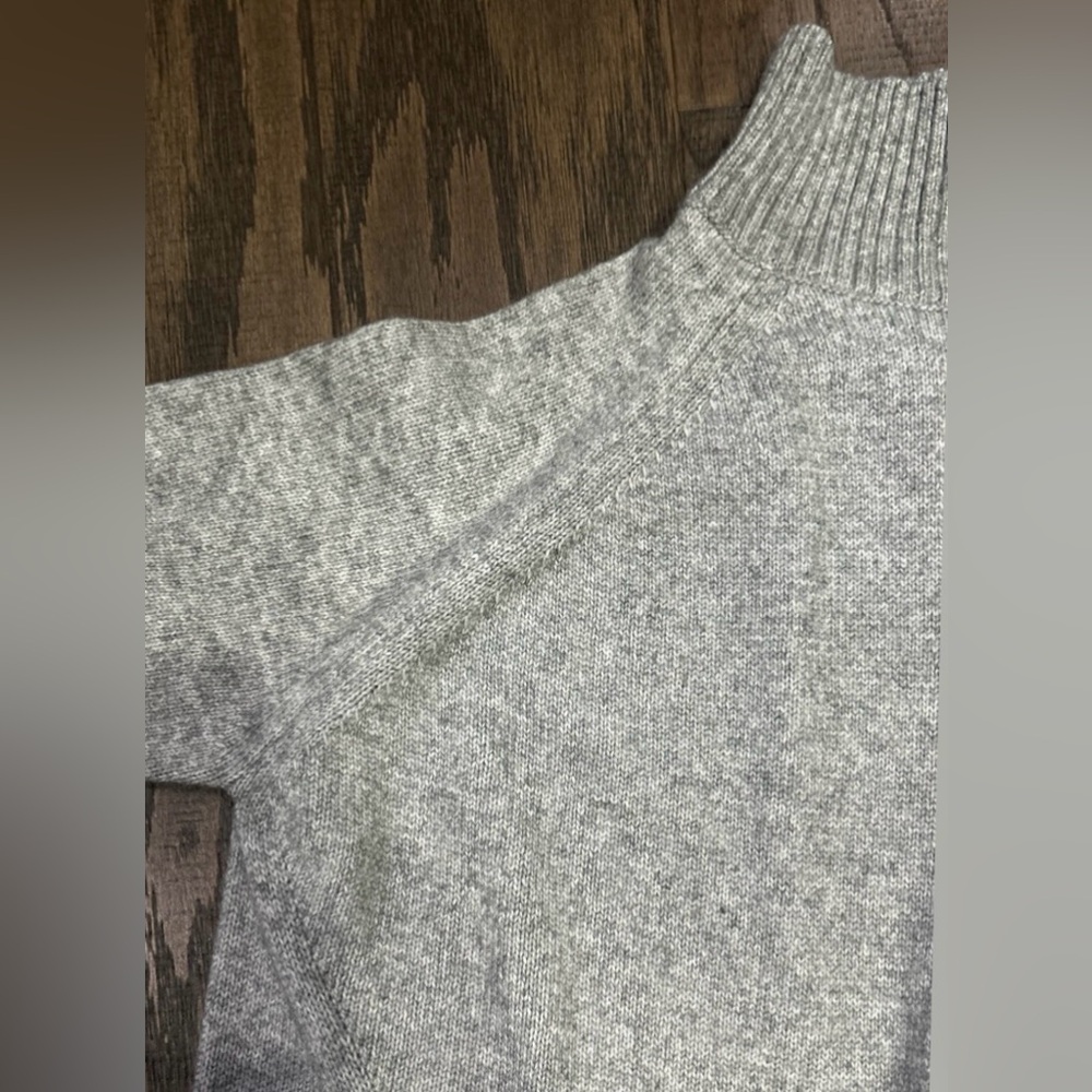 H&M Sweater - Picture 6 of 8